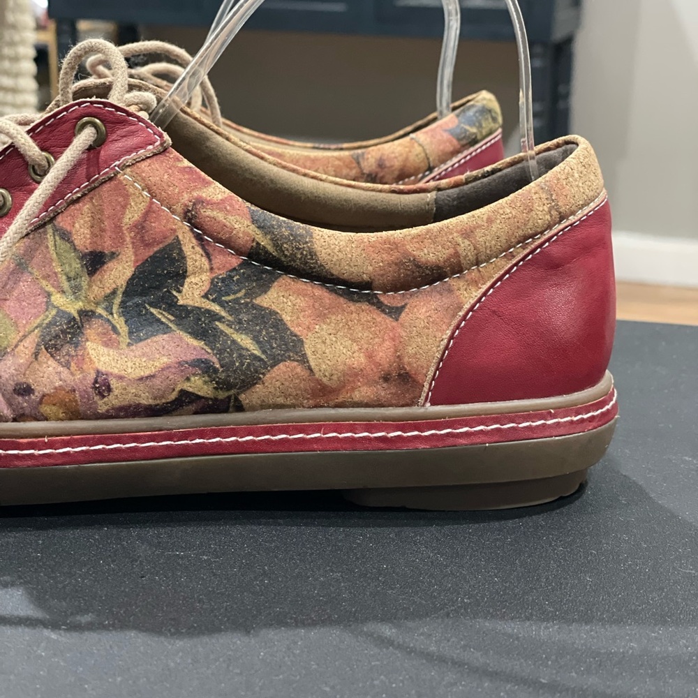 L'Artiste Spring Step Women's Red Floral Lace Up Casual Shoes - Picture 3 of 13